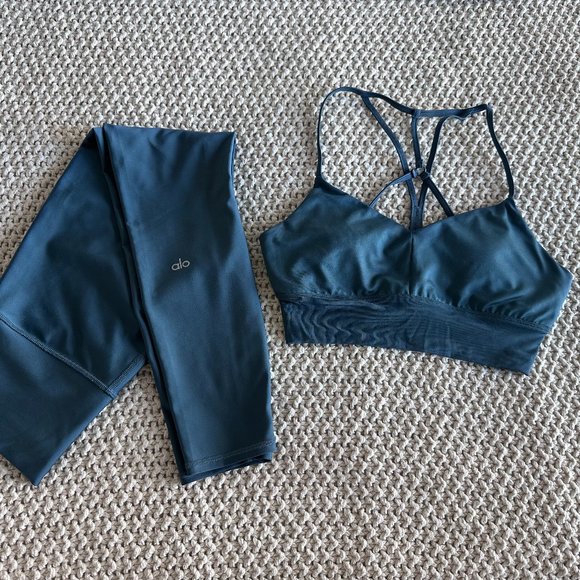ALO Set - Lavish Bra & 7/8 High-waist Airlift Legging - Picture 1 of 4